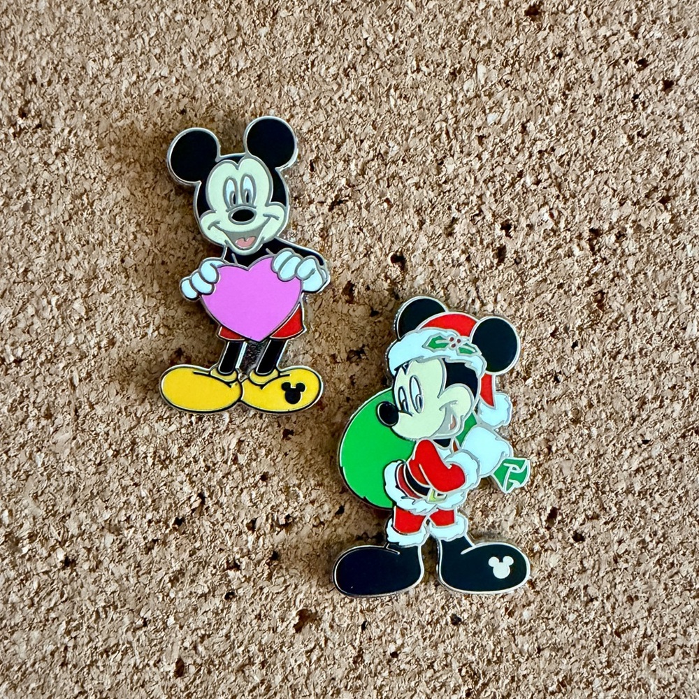 Disneyland Hidden Disney Mickey Valentine’s Day & Christmas Pins (Chaser)